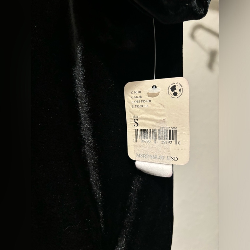 NWT FREE PEOPLE TERESE VELOUR CROP TOP IN BLACK
S - Picture 9 of 12